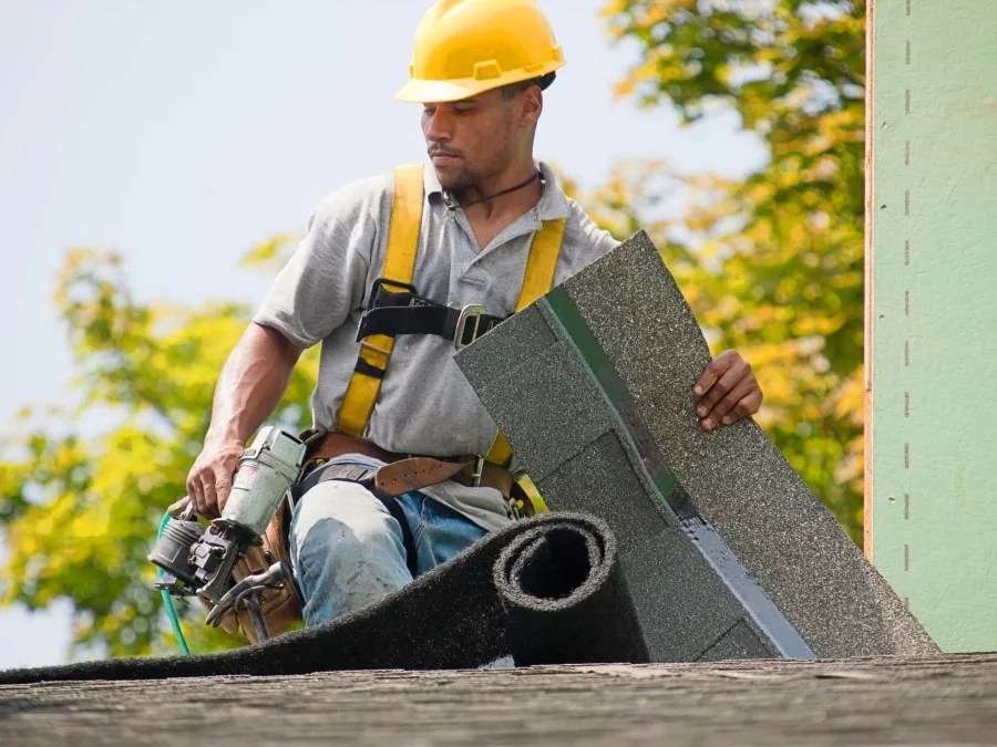 Obre trabajando en la obra