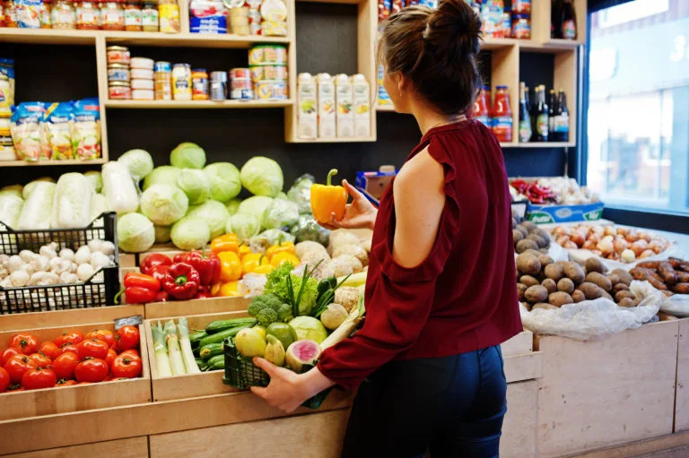 Tarjeta EBT: ¿Qué es y Cómo solicitar los Cupones de alimentos?