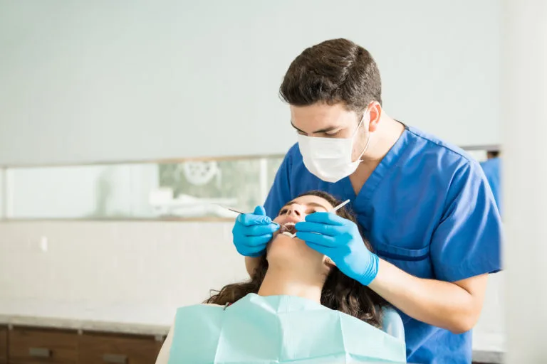 ¿Cuánto gana un dentista en USA?