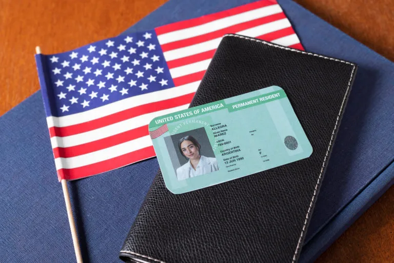 Guía de Requisitos para Renovar la Tarjeta de Residencia Permanente o Green Card