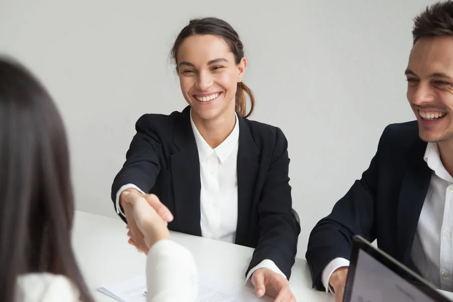 Hay opciones de empleos bien remunerados que no requieren un título profesional.