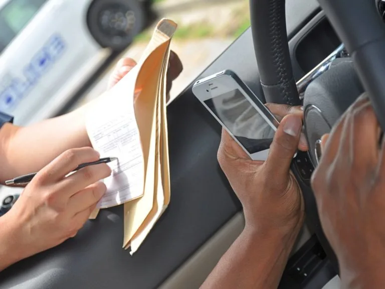 Cómo saber si Debo un Ticket: Verifica tu Multa de Tránsito